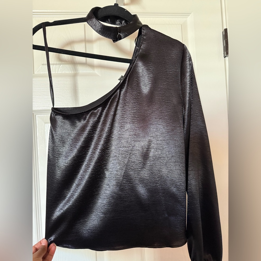 Elegant Black Satin One-Shoulder Blouse - Picture 3 of 4